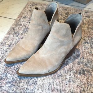 Vince Camuto Gigiette Cut out ankle bootie